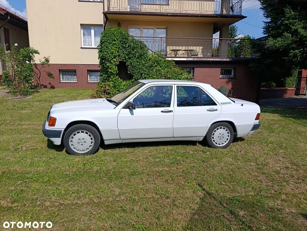 Mercedes-Benz W201 (190) - 8
