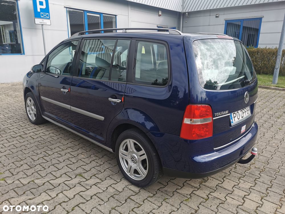 Volkswagen Touran - 4