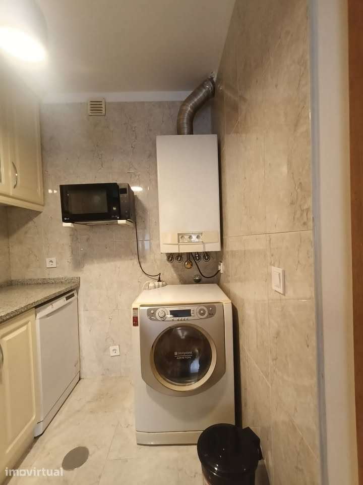 APARTAMENTO T1 COM GARAGEM - HOSPITAL SÃO JOÃO E PÓLO UNIVERSITÁRIO - Grande imagem: 3/16