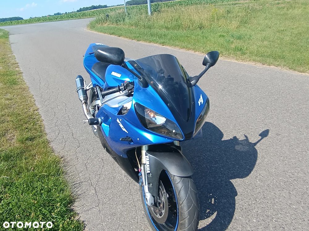 Yamaha R1 - 6