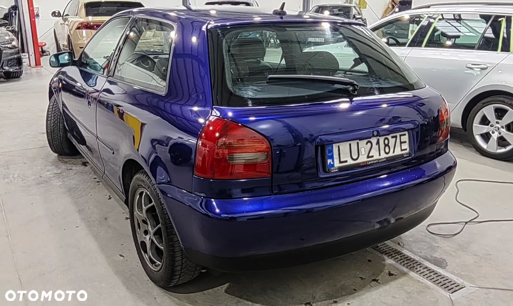 Audi A3 1.8 Ambiente - 4