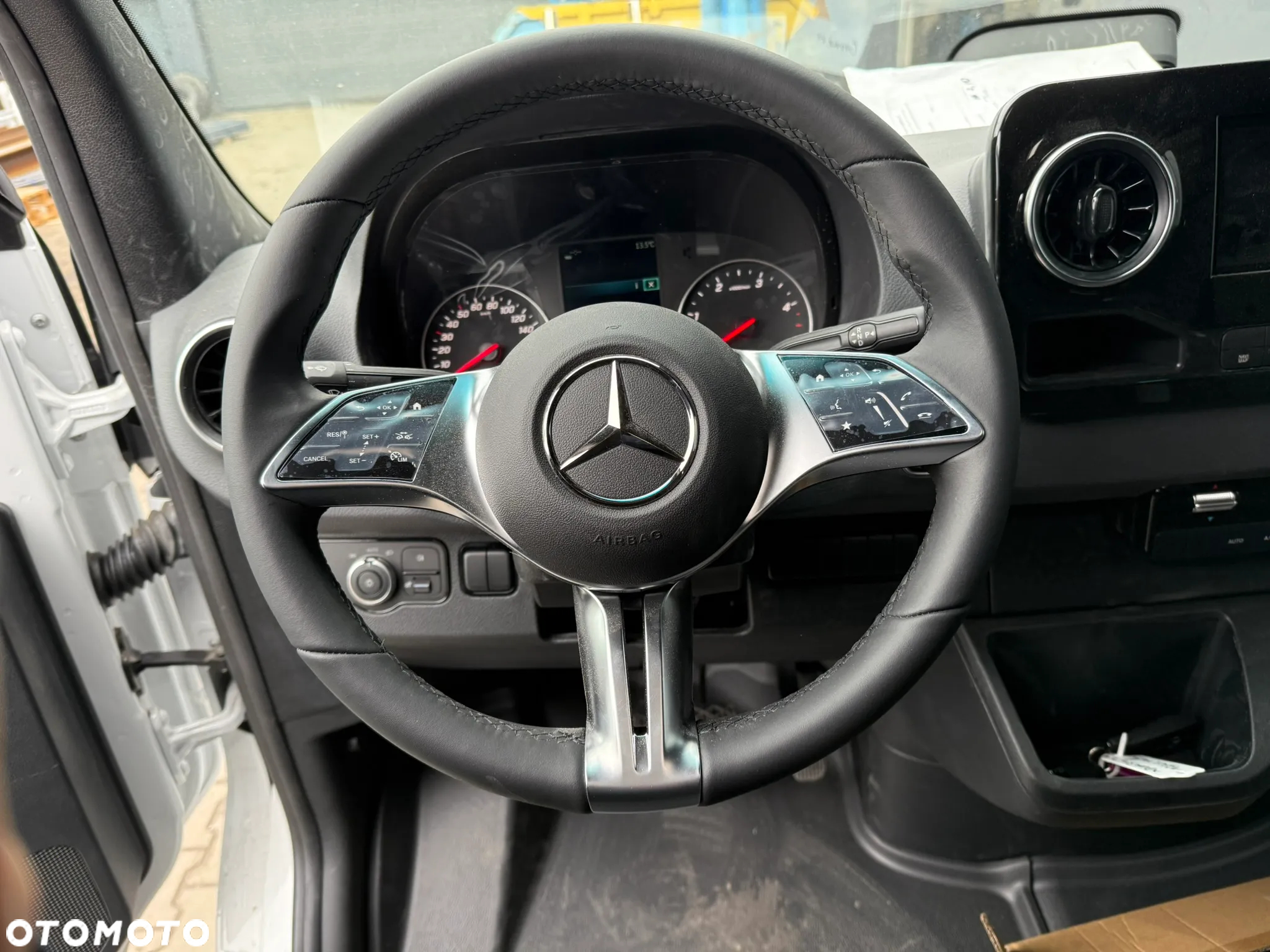 Mercedes-Benz Sprinter - 11