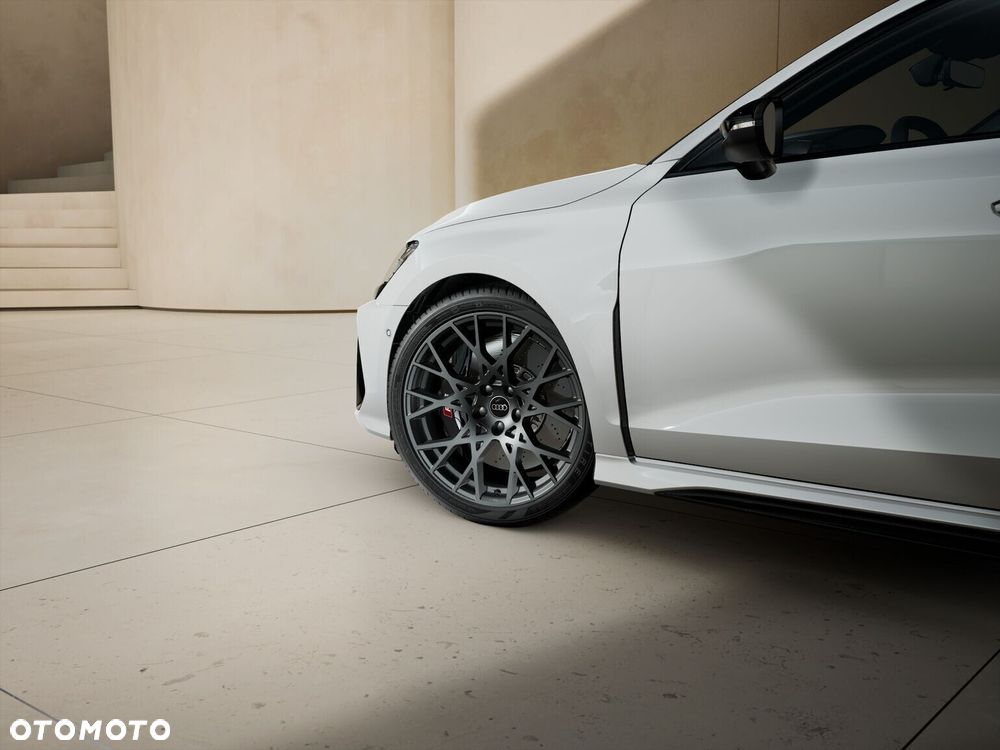 Audi RS3 Limousine - 4