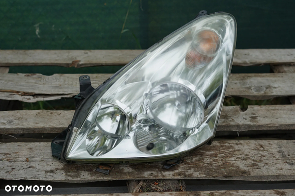 Lampa przód przednia lewa Toyota Corolla Verso II Anglik