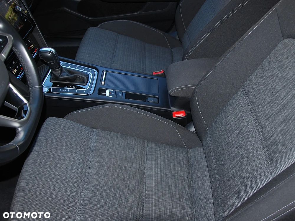 Volkswagen Passat - 10
