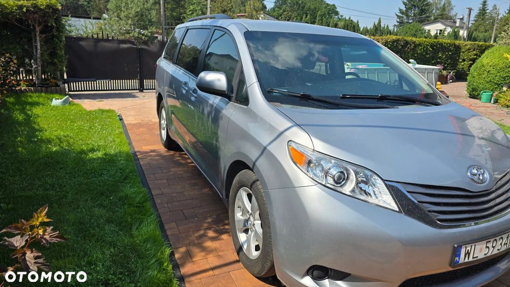 Toyota Sienna - 3