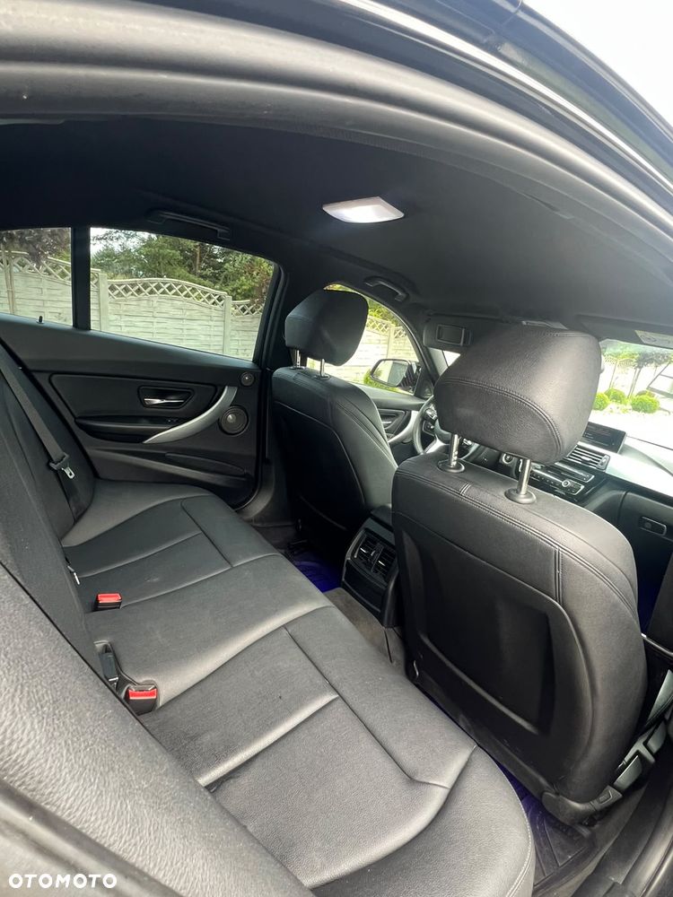 BMW Seria 3 320i xDrive M Sport - 14