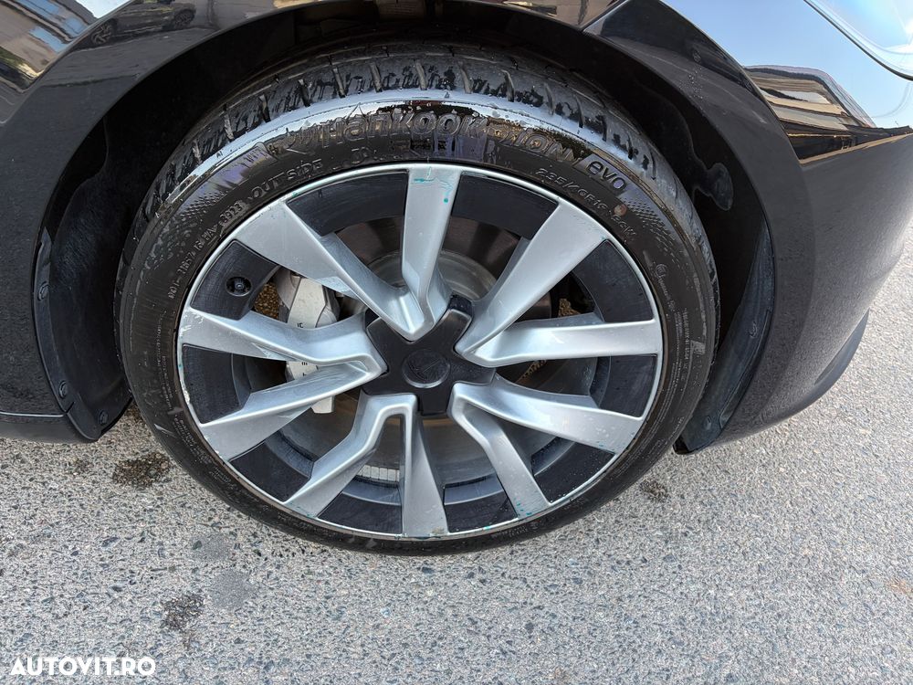 Tesla Model 3 - 11