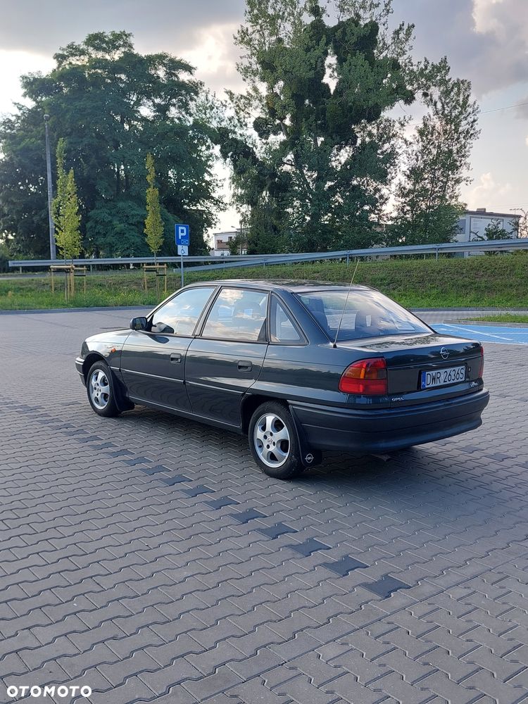 Opel Astra 1.4 Mid - 5