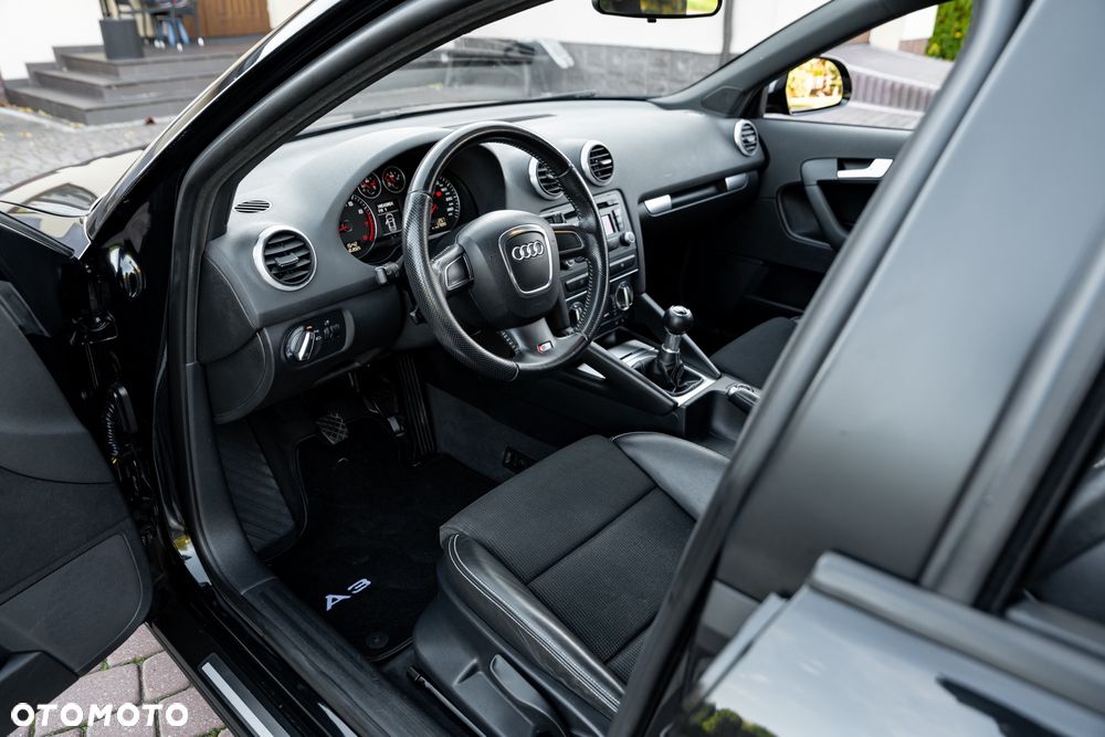 Audi A3 Sportback 2.0 TFSI S line Sportpaket - 17