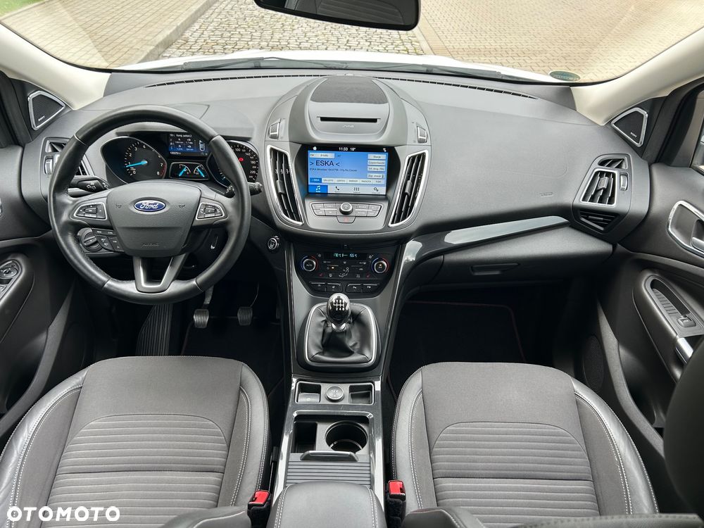 Ford Kuga 1.5 EcoBoost 2x4 Titanium - 24