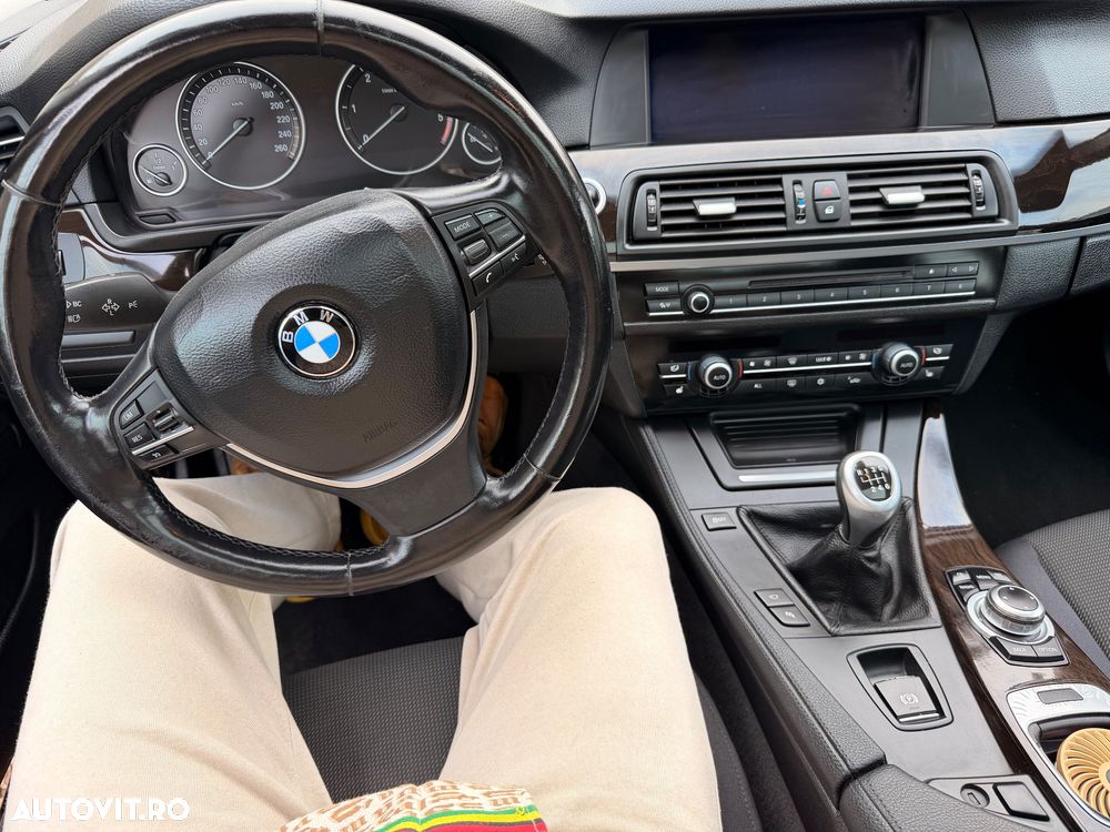 BMW Seria 5 525d - 12