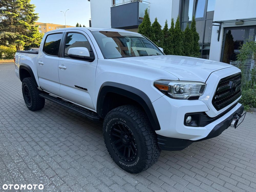 Toyota Tacoma - 16