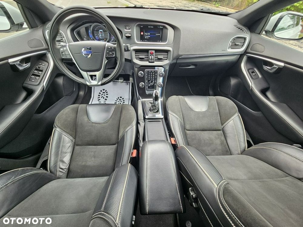 Volvo V40 D2 R-Design Momentum - 6