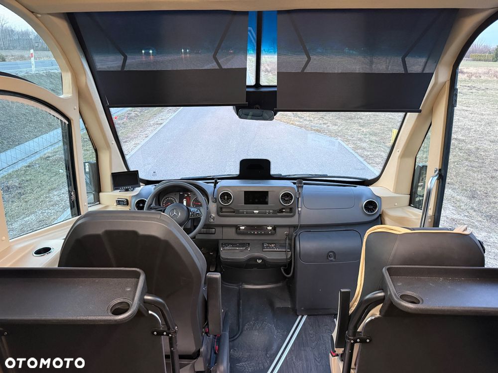 Mercedes-Benz Sprinter 519 - 21