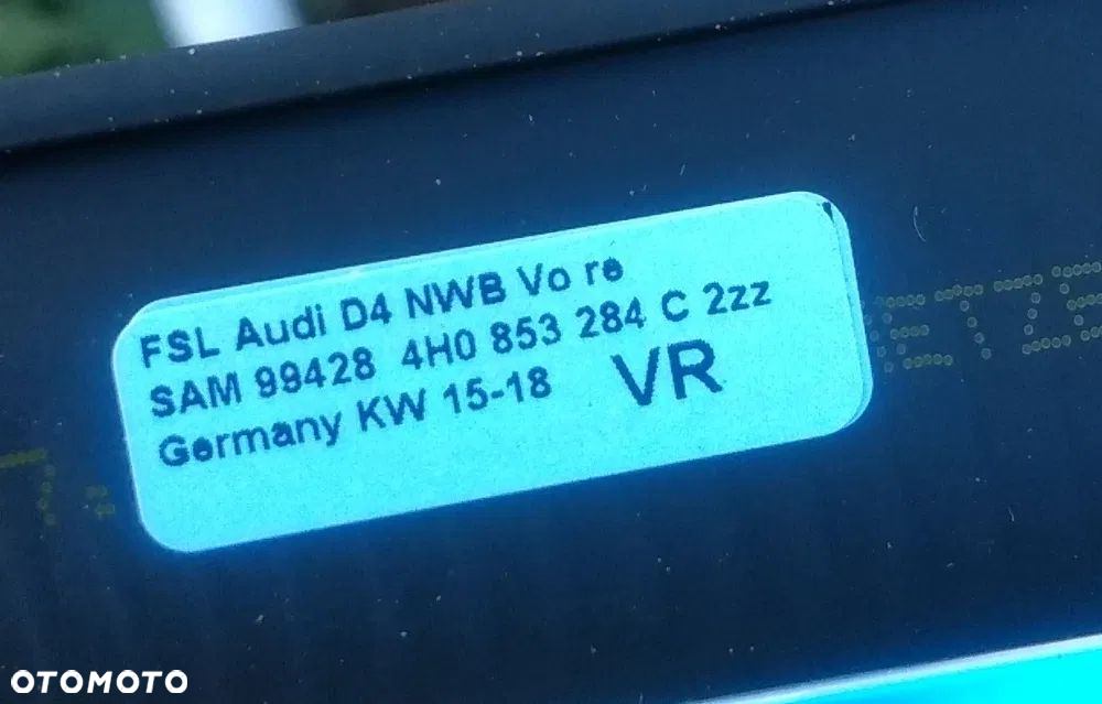 Listwa prawa chromowa zgarniająca Audi A8 A-8 D4 4H0853284C 2ZZ listwa drzwi prawy przód Audi A8 S8 - 3