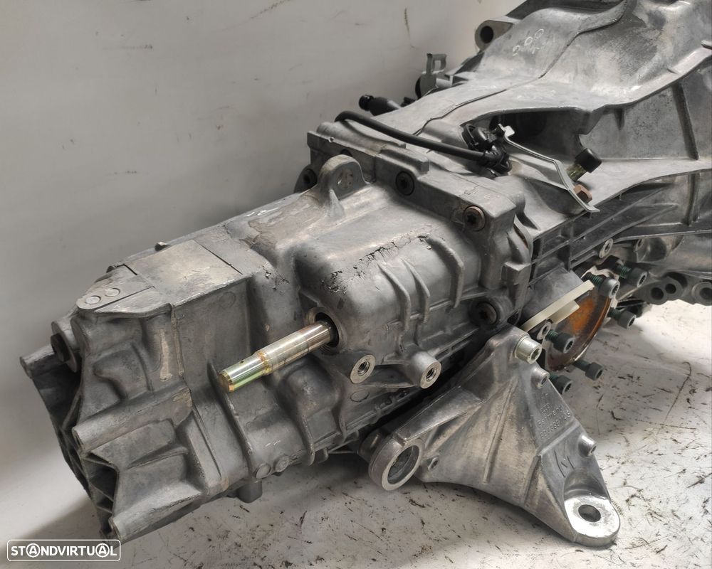 Caixa de velocidades manual VOLKSWAGEN Passat (3B3) - 3