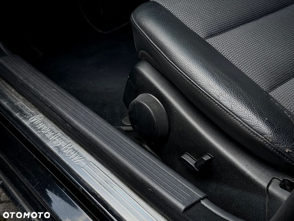 Mercedes-Benz Klasa C 180 CGI Automatik BlueEFFICIENCY Avantgarde - 17