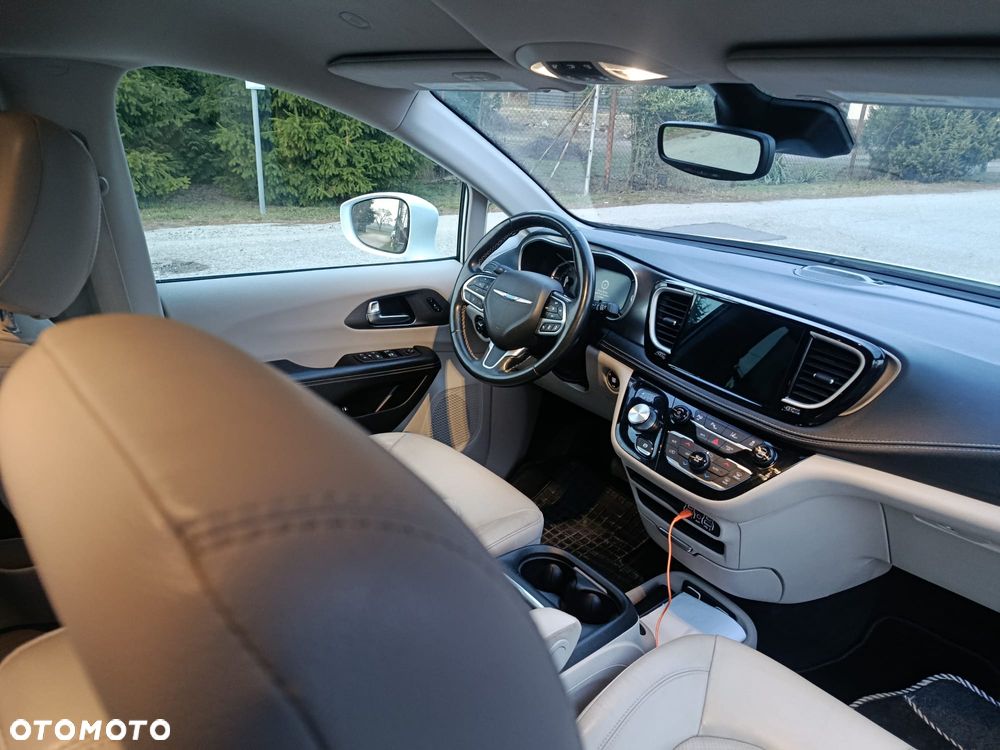 Chrysler Pacifica - 22