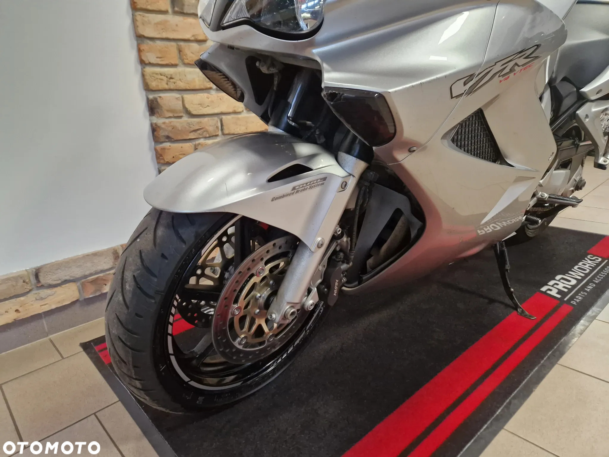 Honda VFR - 28