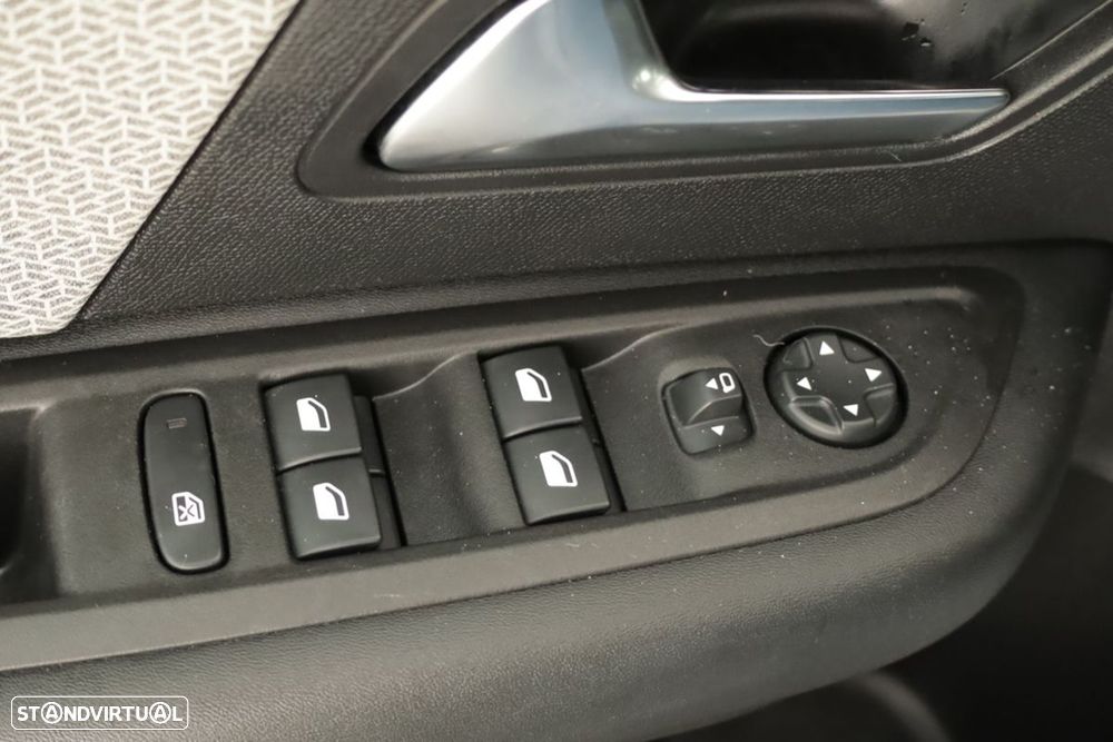 Citroën C4 1.2 PureTech Plus EAT8 - 19