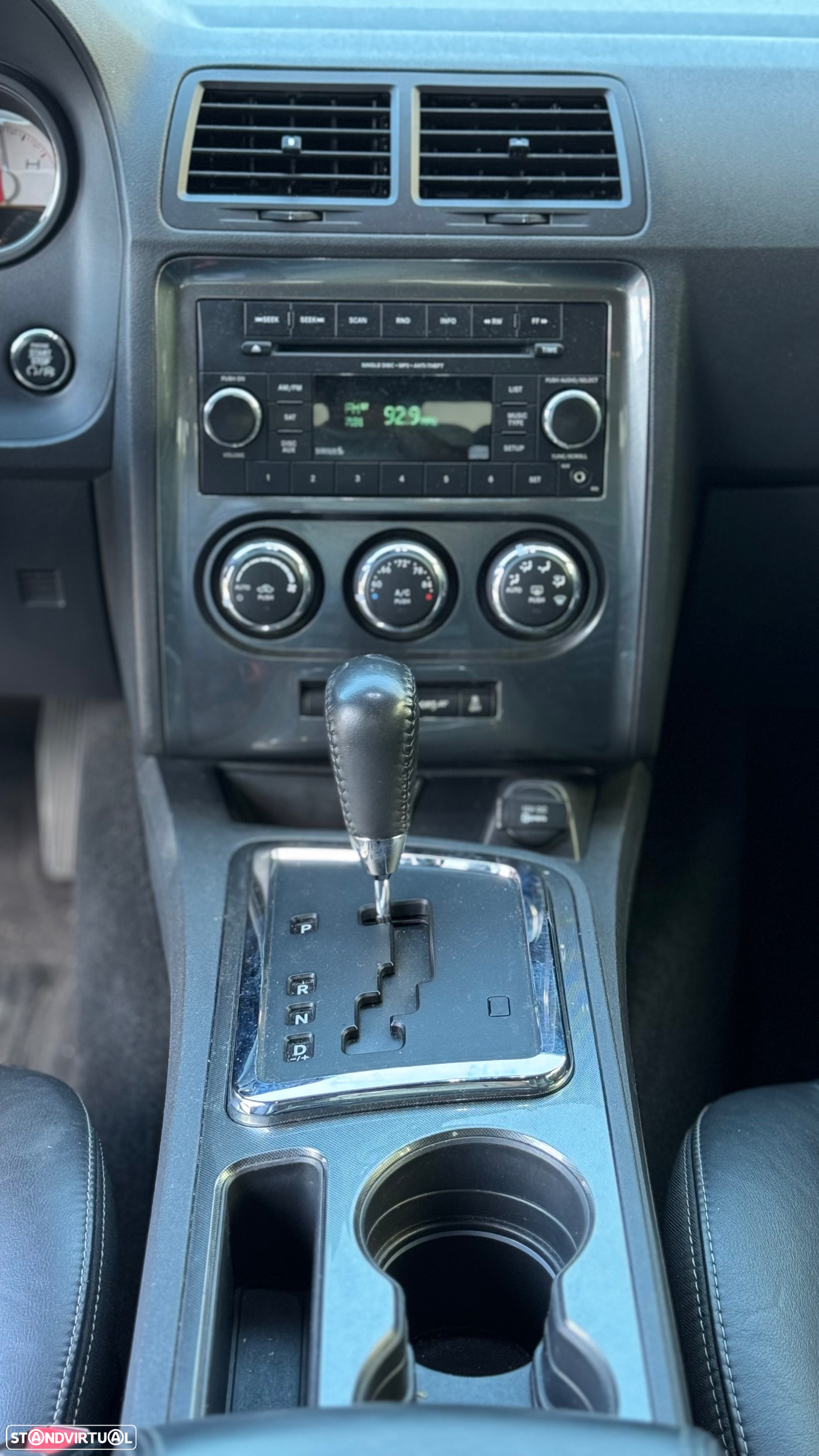 Dodge Challenger Auto SXT Plus - 10