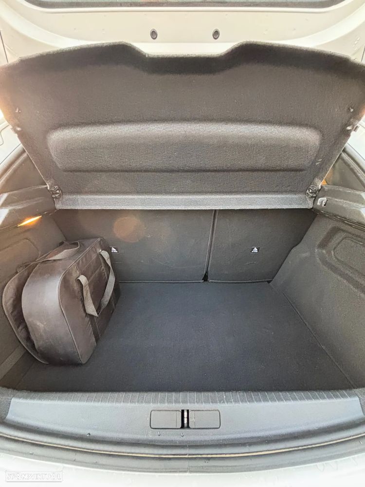 Peugeot e-208 Allure Pack - 14