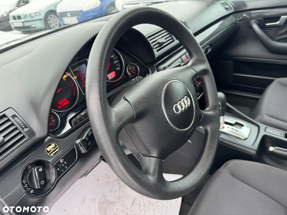 Audi A4 Limousine - 10