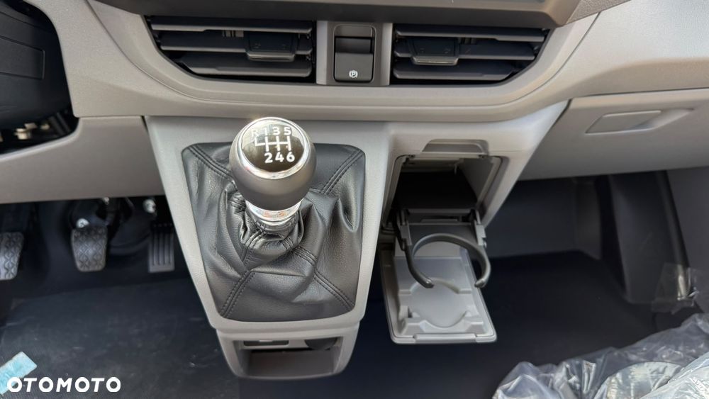 Volkswagen Transporter Skrzyniowy z podwójną kabiną - 29