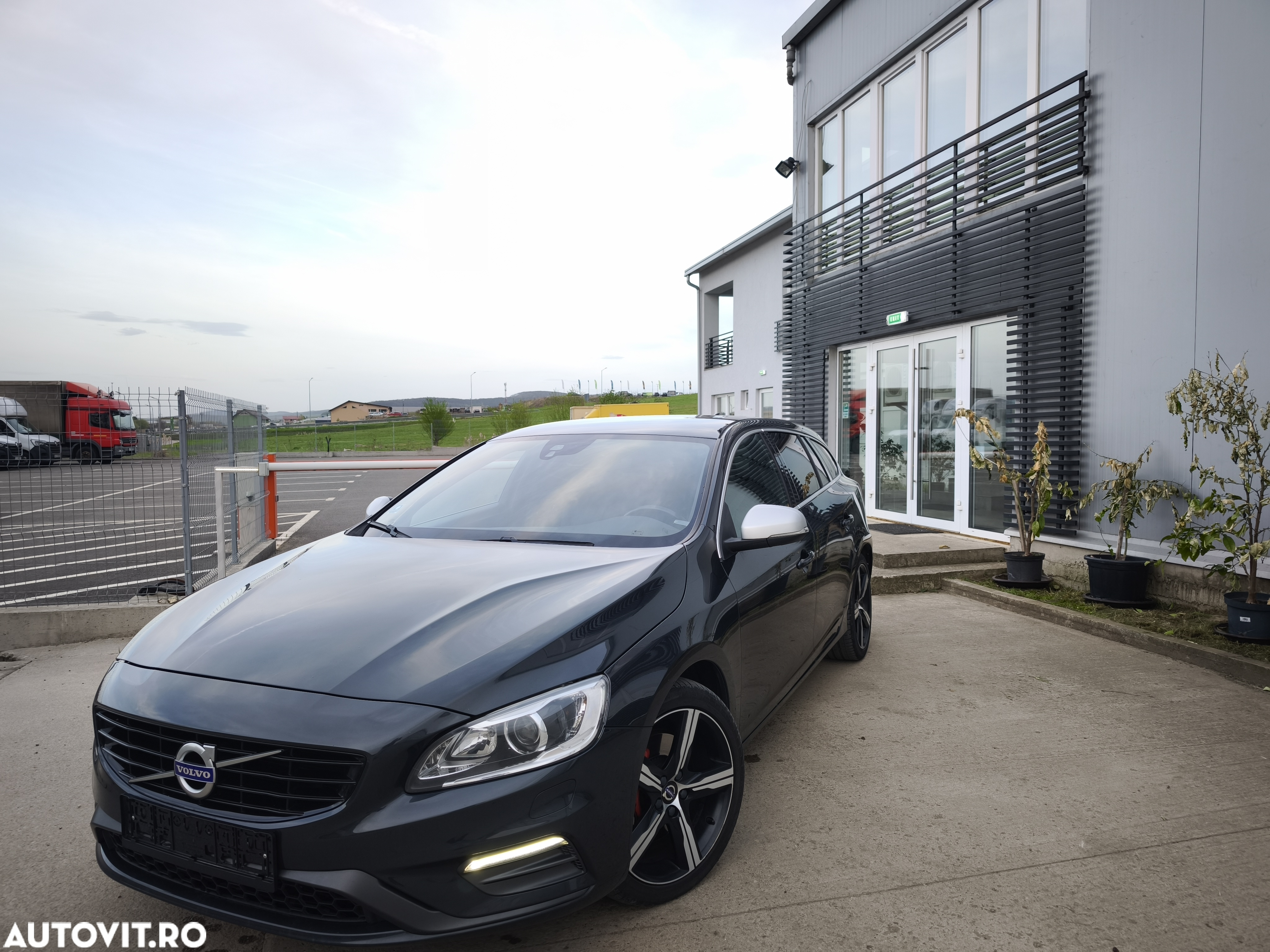 Volvo V60 D4 AWD Geartronic RDesign - 3