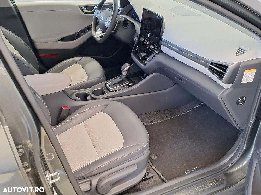 Hyundai IONIQ - 7