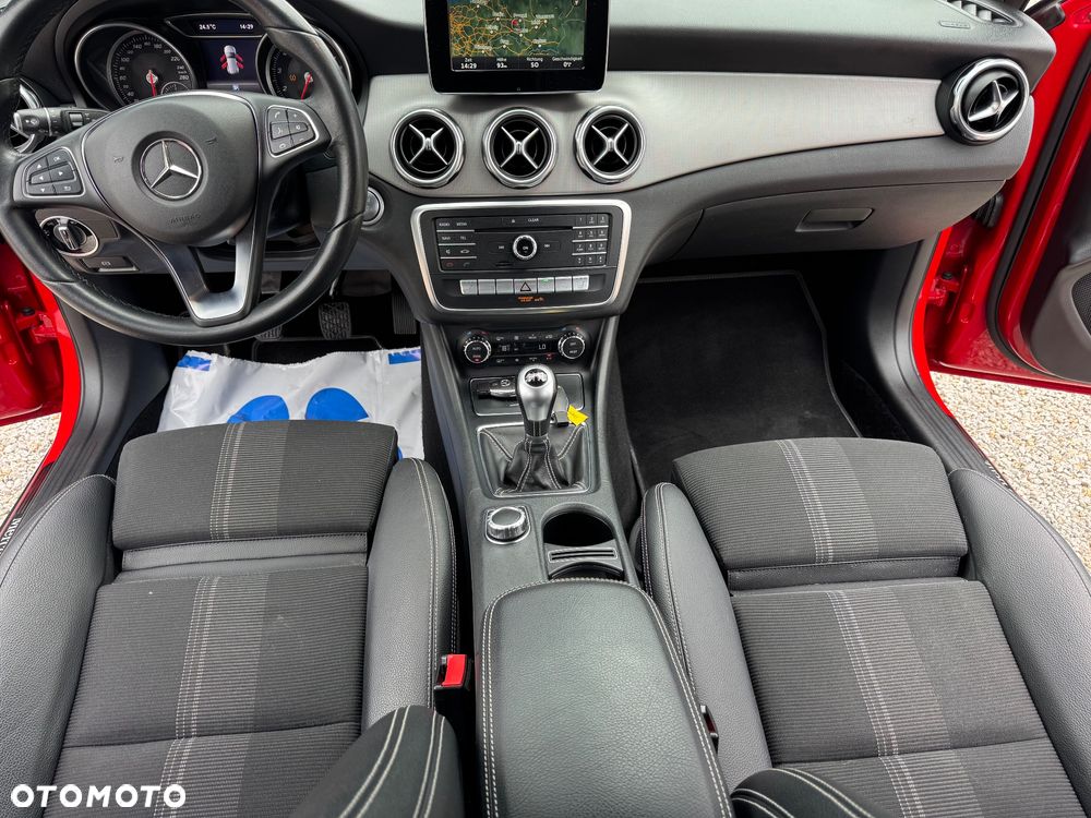 Mercedes-Benz GLA 180 Urban - 28