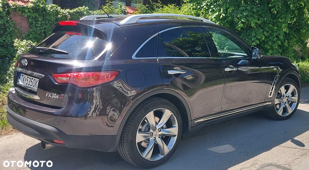 Infiniti FX - 4