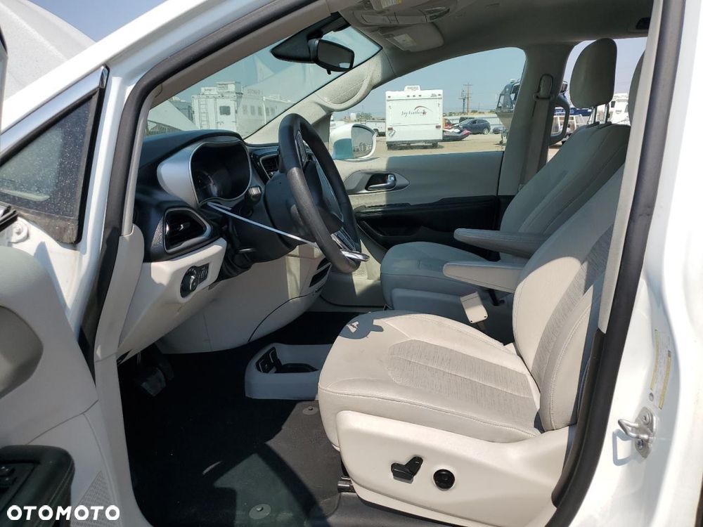 Chrysler Pacifica - 22