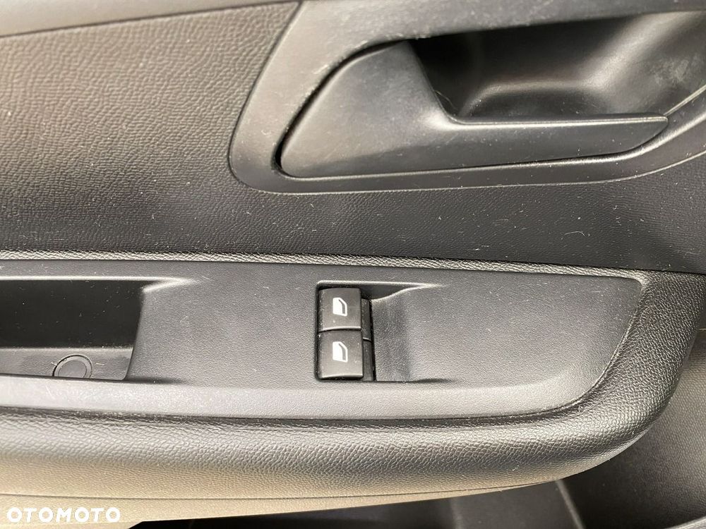 Peugeot 208 - 11