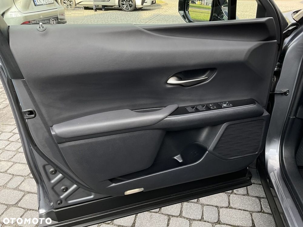 Lexus UX - 16
