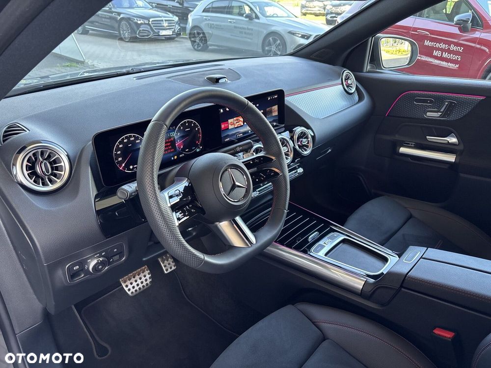 Mercedes-Benz GLA - 10