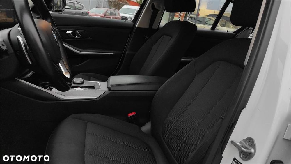 BMW Seria 3 318i Advantage - 12