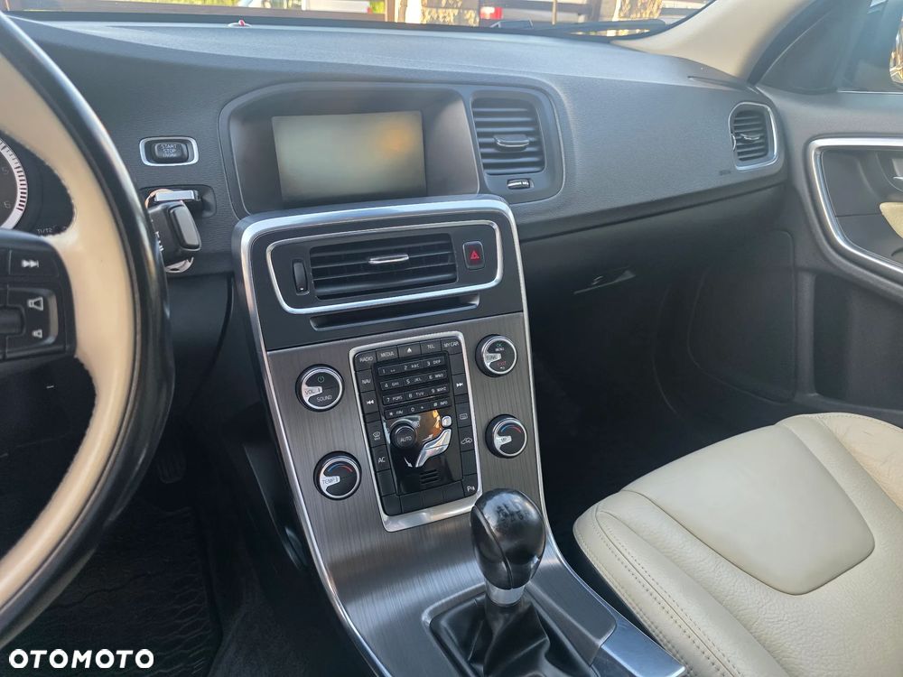 Volvo S60 D3 R-Design - 30