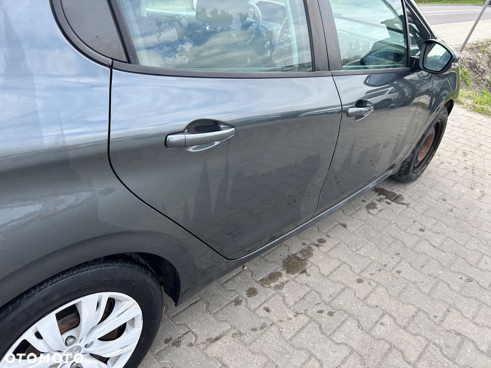 Peugeot 208 - 14