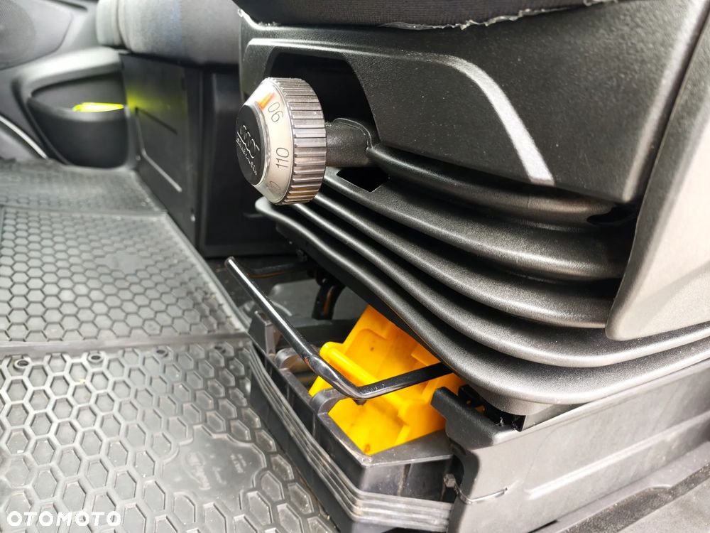 Iveco DAILY 3.0d 150KM** WINDA BAR 1000kg+UDT do 09.29r + STEROWANIE BEZPRZEWODOWE** Kontener 8-EuroPalet dł 425cm ** POLSKI SALON** 233 tyś KM** DMC do 3.5T kat.B** - 25