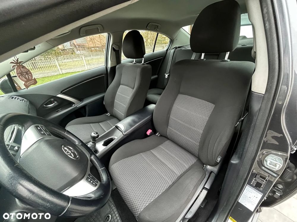 Toyota Avensis 1.8 Sol - 9