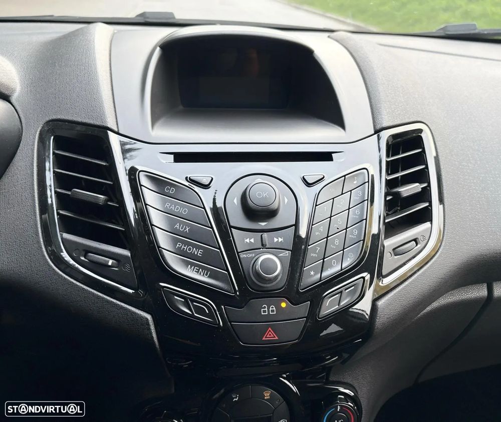 Ford Fiesta 1.0 T EcoBoost Titanium - 24