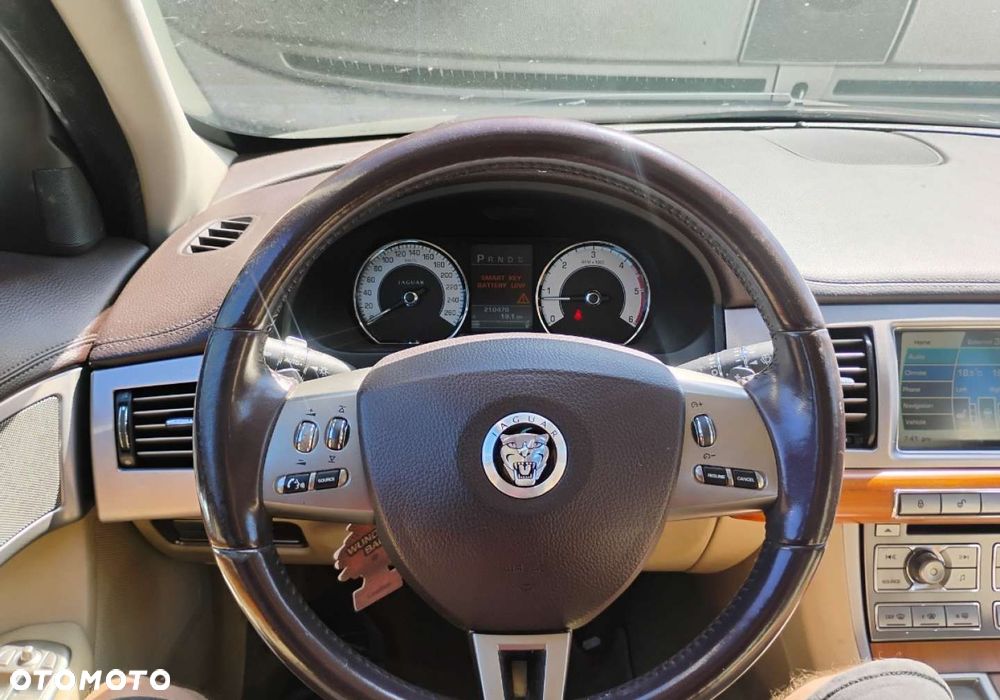 Jaguar XF - 12