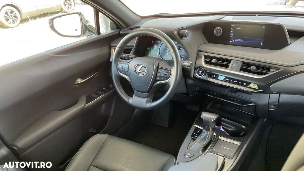 Lexus UX 250h FWD Executive - 41