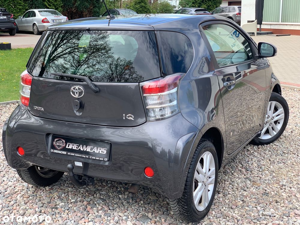Toyota iQ - 11