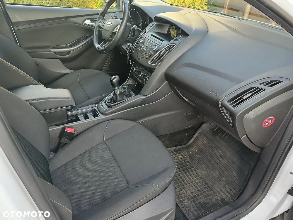 Ford Focus 1.6 Trend - 16