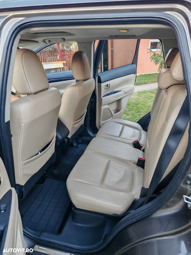 Mitsubishi Outlander 2.2 Litre DI-D AWD Intense - 5