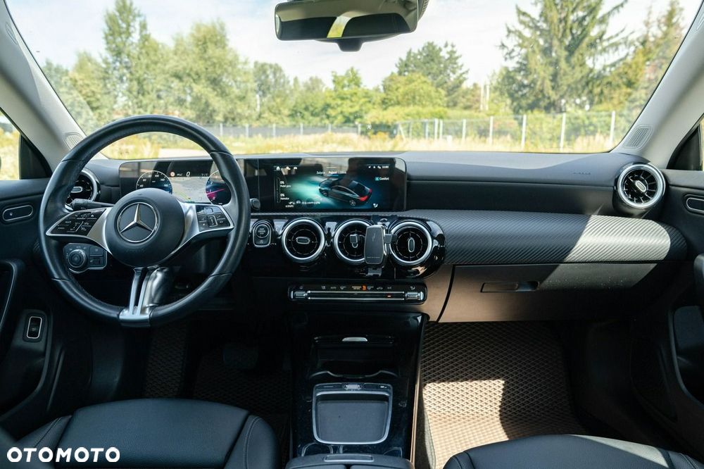 Mercedes-Benz CLA 200 7G-DCT Progressive - 19