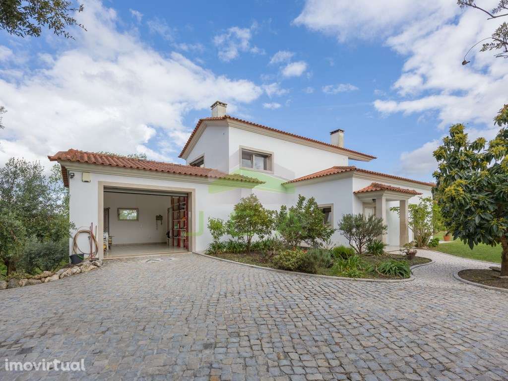 Moradia com terreno e piscina a 3km da Batalha - Grande imagem: 2/54